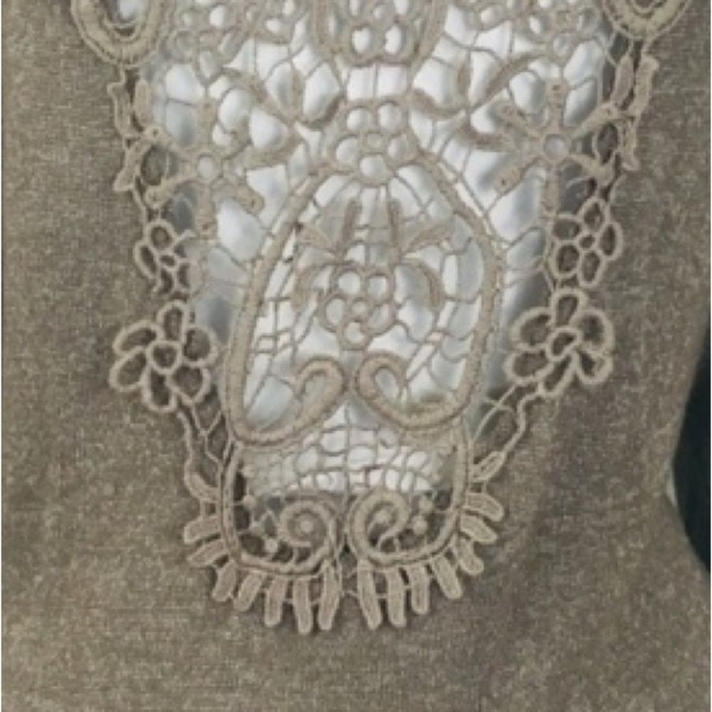 Love By Design Lace Back Detailed Top Women’s size Medium Boho Peasant - Picture 6 of 6